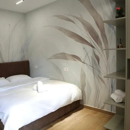 Shehu アパート ティラナ